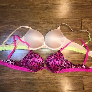 2 Victoria Secret BOMBSHELL 34A Bra Bundle